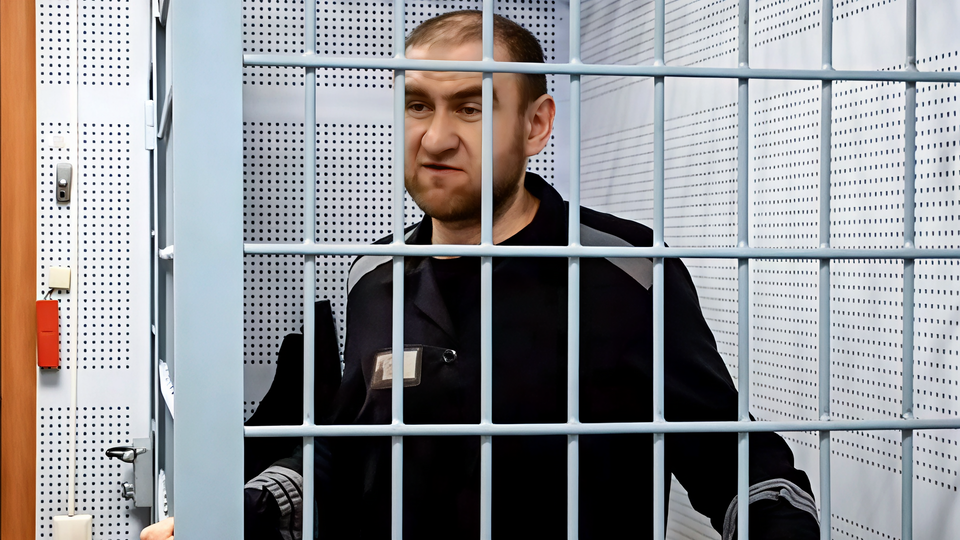     Экс-сенатор Арашуков продолжает добиваться работы в колонии "Черный дельфин" П/с судов Оренбургской обл/ТАСС