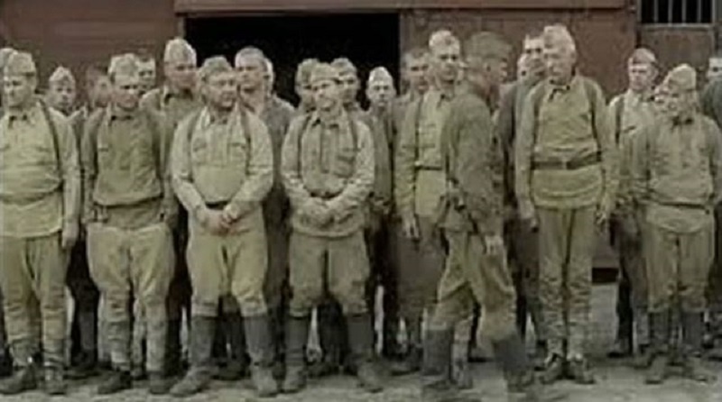 В кино штрафбат - сплошь уголовники и разжалованный комбат. 