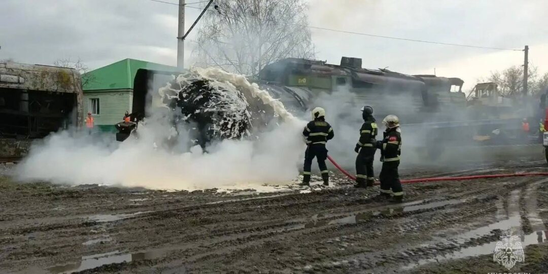 🚨 Сотрудники Воскресенского пожарно-спасательного гарнизона успешно отработали действия при ЧС на комплексных полигонных учениях
