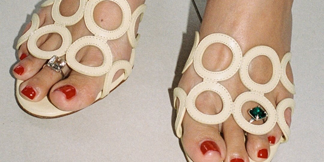 Кольца на все пальцы разом? Да — и речь не только о руках