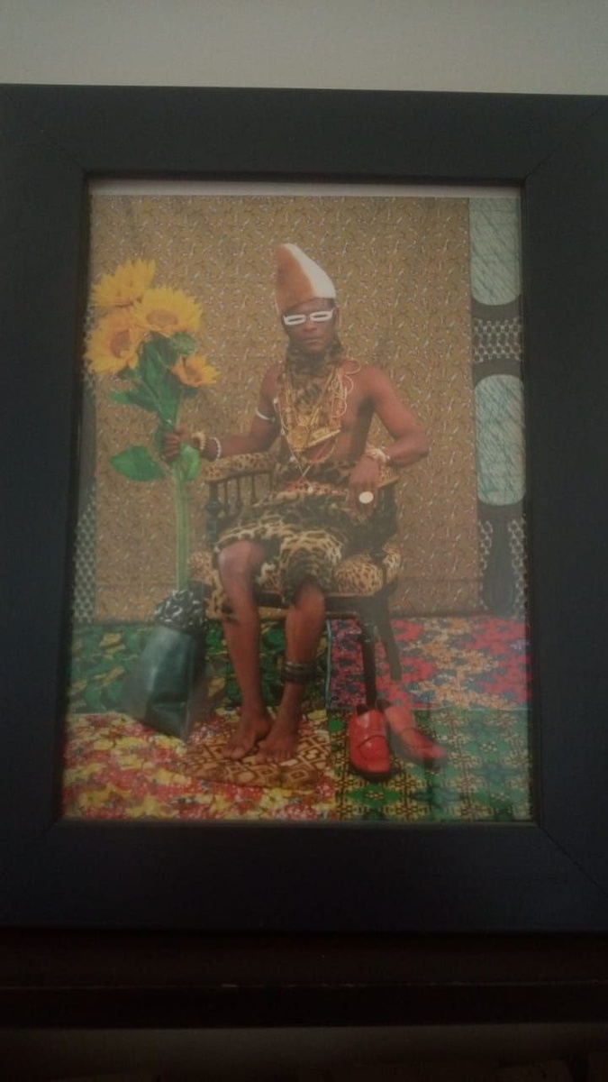 У кого что стоит на комоде