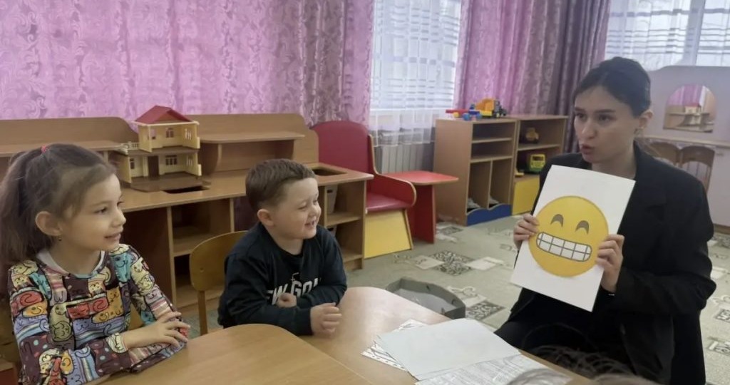 «Театральные ступеньки»: первые шаги юных артистов миллеровского детского сада № 5