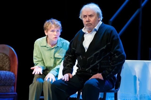    Васечка (Павел Желудков) и Сарафанов (Валерий Алексеев). Фото: Омский драматический театр «Галёрка»/ Павел Кузнецов