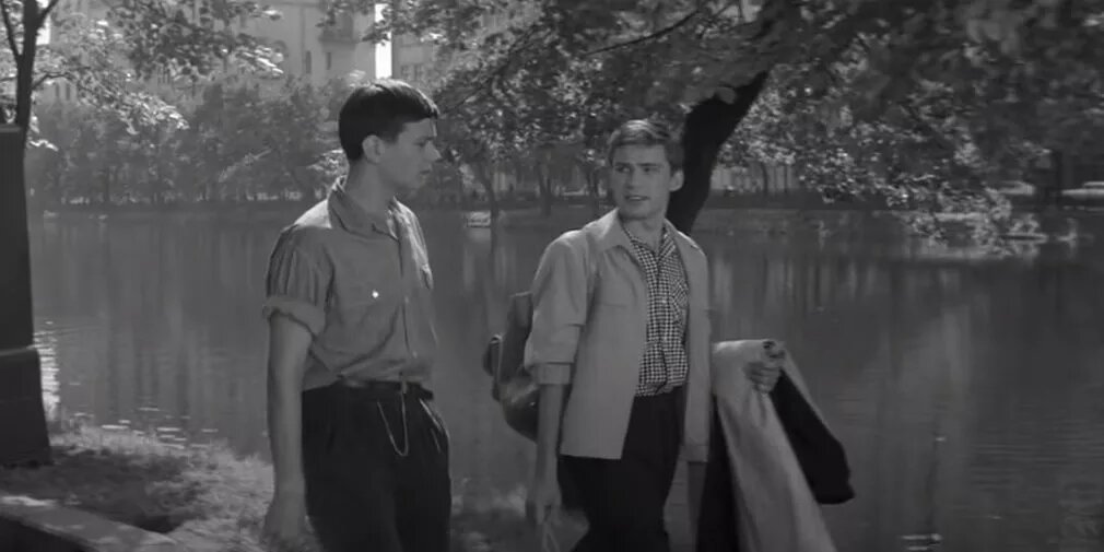 кадр из фильма «Я шагаю по Москве»