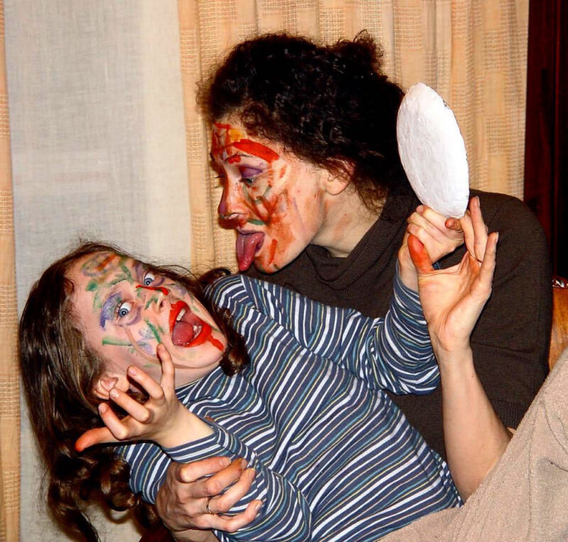    Несмотря на звездную маму, Аглая всегда стремилась к самостоятельности в выборе жизненного пути.