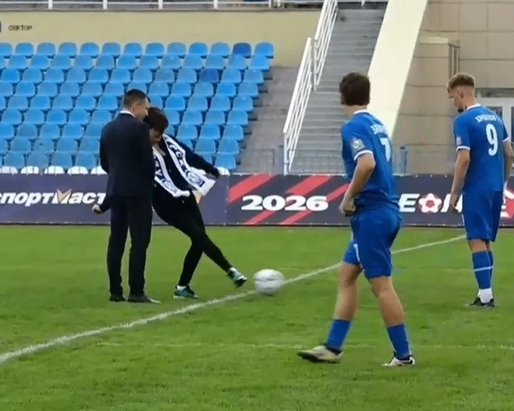     Большой футбол вернулся в Курск