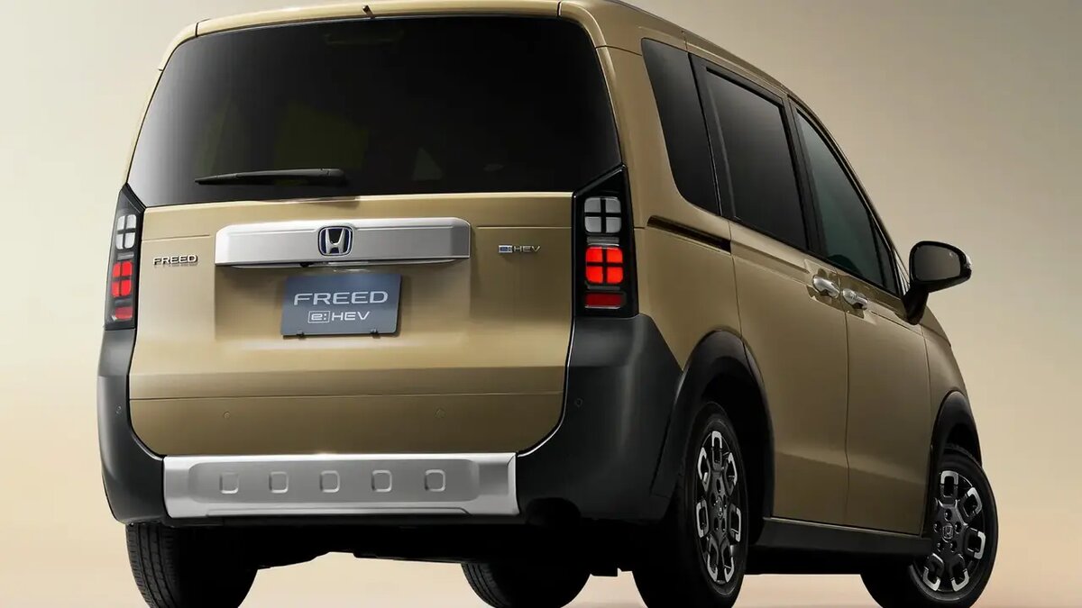    Honda Freed Crosstar. Фото Honda