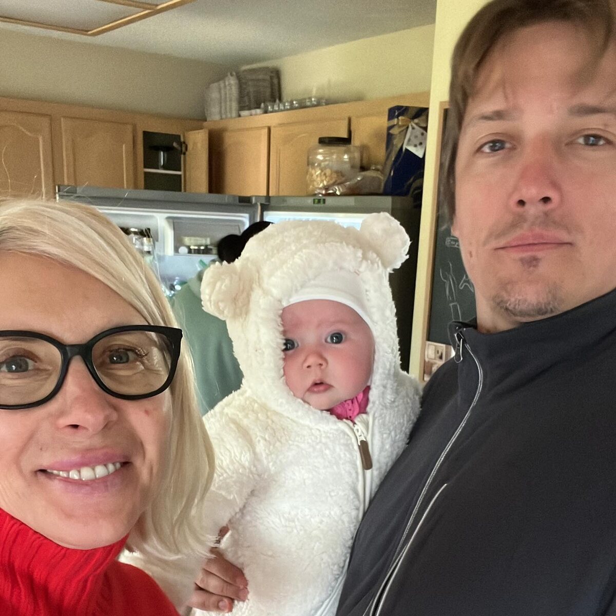    Алена Свиридова с сыном и внучкойСоцсети Алены Свиридовой