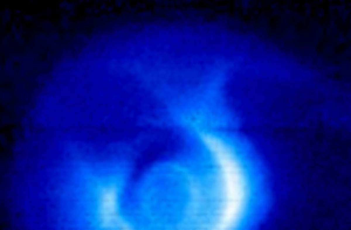 Плазмосфера Земли в глубоком ультрафиолете: снимок, полученный прибором EUV на борту космического аппарата IMAGE. Голубое свечение показывает относительно холодную плазму, окружающую нашу планету / © NASA/Goddard Space Flight Center Scientific Visualization Studio