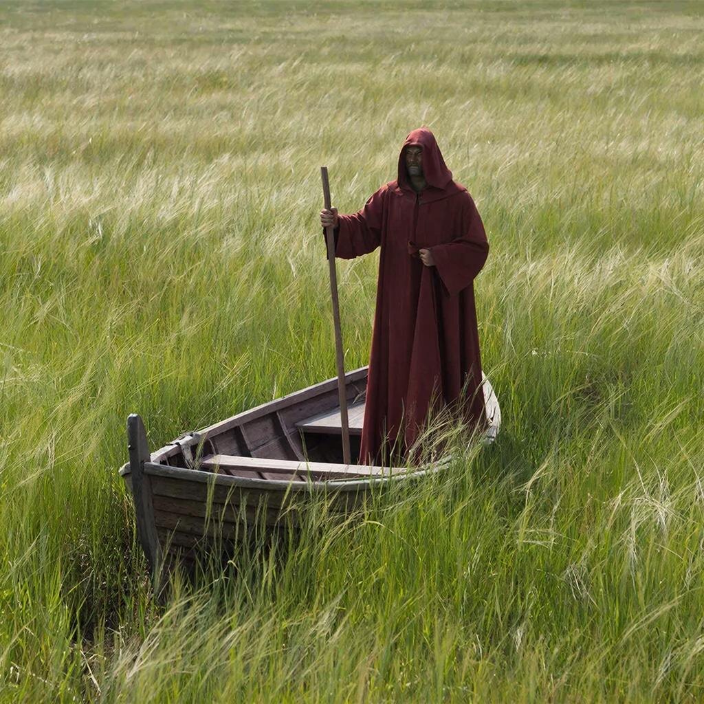 Раз это все-таки река, то ее можно и переплыть...