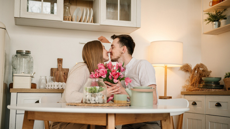 Свидание как сделка: ку­да ка­тит­ся куль­ту­ра от­но­ше­ний и при чем тут тарелочницы