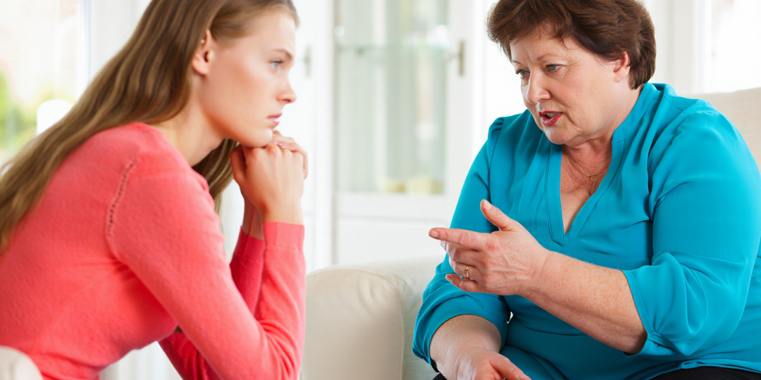 Свекровь требует, чтобы я смотрела за бабушкой, раз работаю из дома