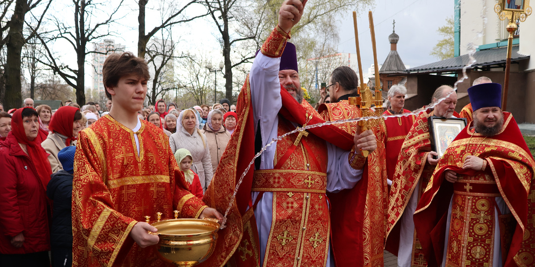 В храме святителя Иова отметили престольный праздник. Фоторепортаж