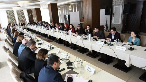 "Мост мира" на западном содержании: зачем "адвокаты Пашиняна" ездили в Баку