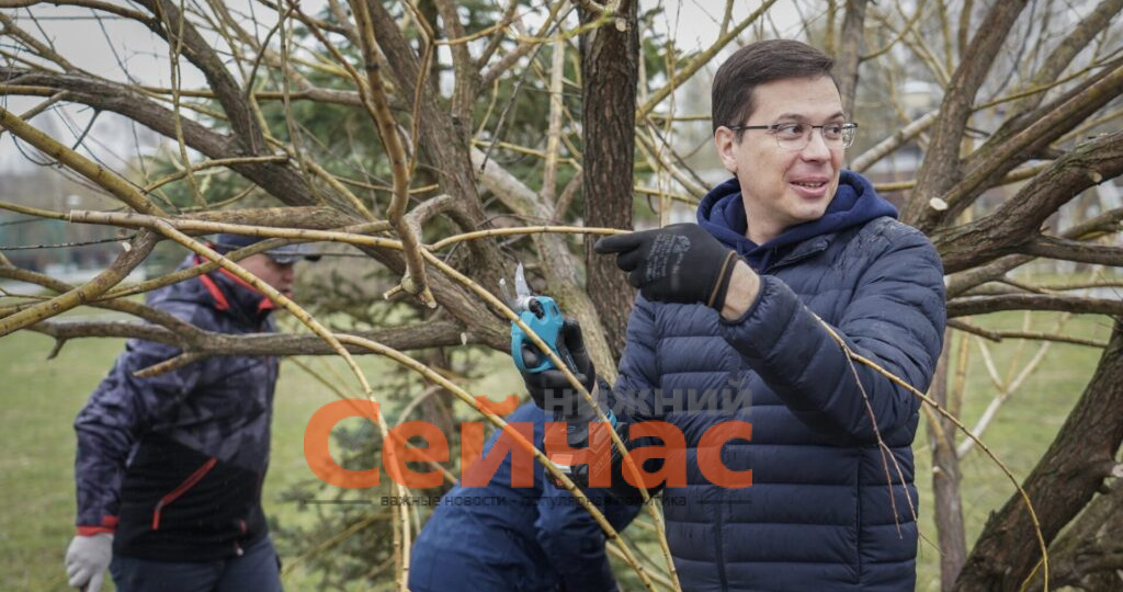 Юрий Шалабаев: «В рамках субботника и месячника по благоустройству ведём работу по дополнительному озеленению территорий»