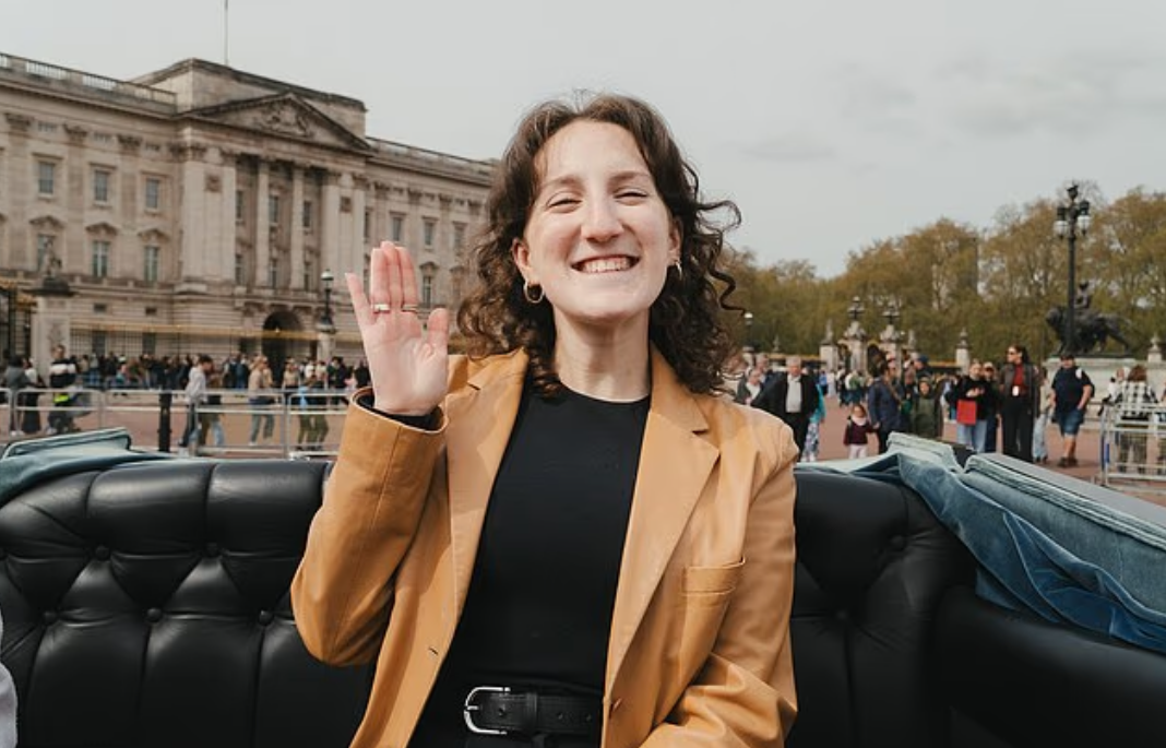 Достойна королевы! За пределами Букингемского дворца наша писательница Эрин отправляется в королевское приключение.