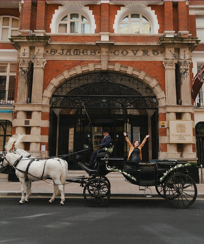 Начните день стильно: отель «Тадж-Корт» Сент-Джеймс — первая остановка в путешествии.