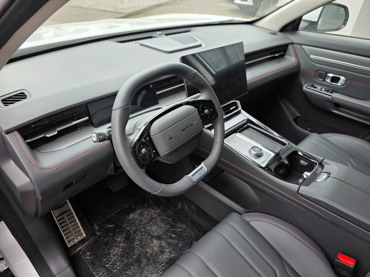 За рулем SOUEAST S06 AWD