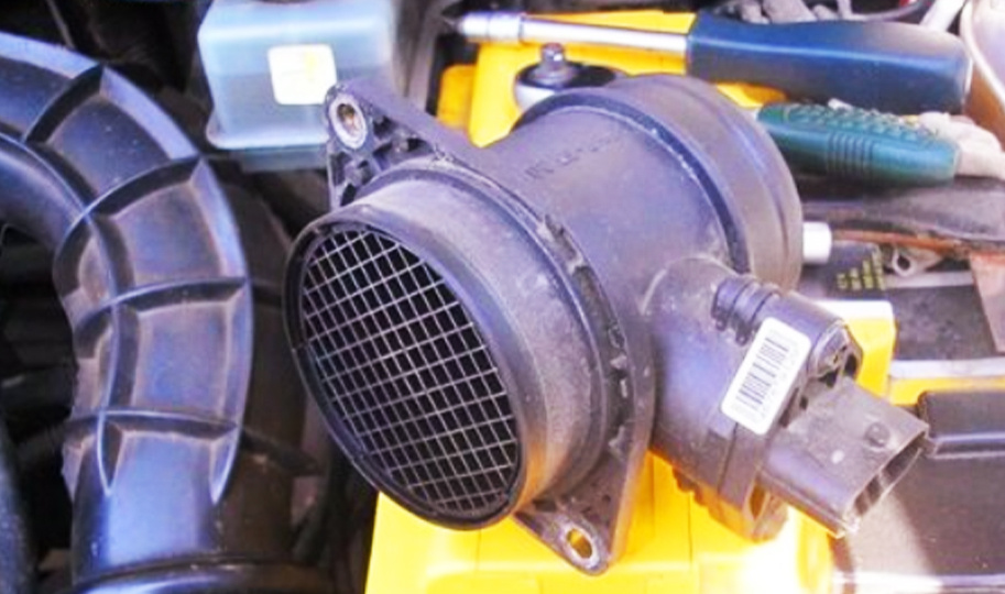 В исправности ДМРВ больше не сомневаюсь: автоэлектрик подсказал способ проверки, который продлит его срок службы