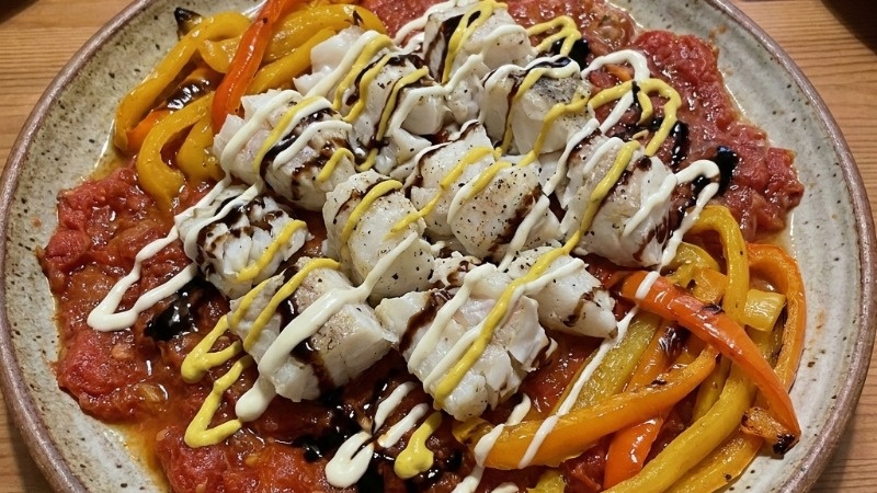 Минтай на овощной подушке