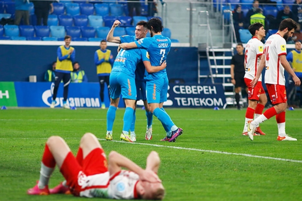 Матч с "Зенитом" стал самым крупным поражением "Спартака" в истории в чемпионате. 