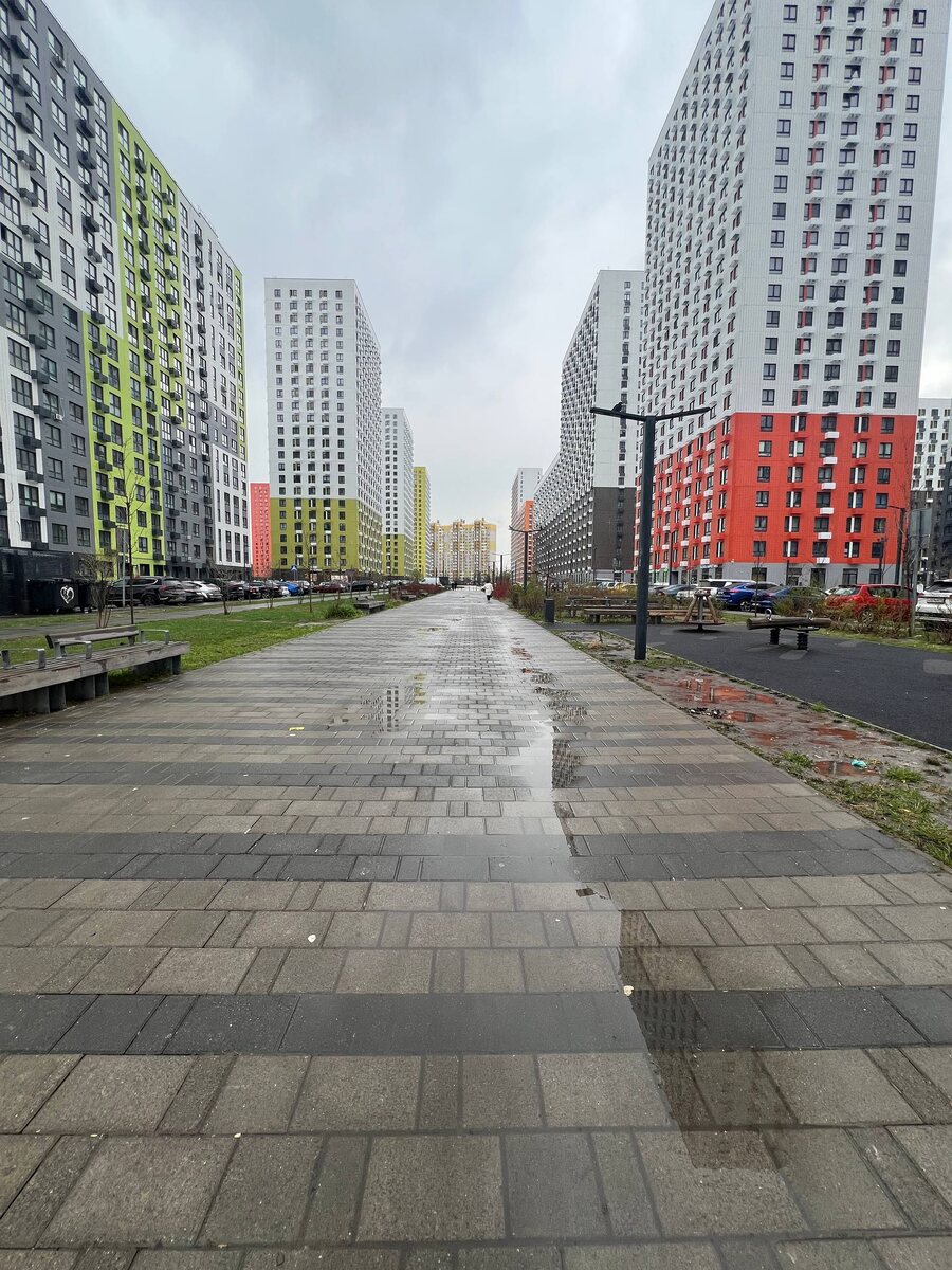 Погода в моём квартале сегодня 18 апреля 2026 года. Фото из личного архива автора.