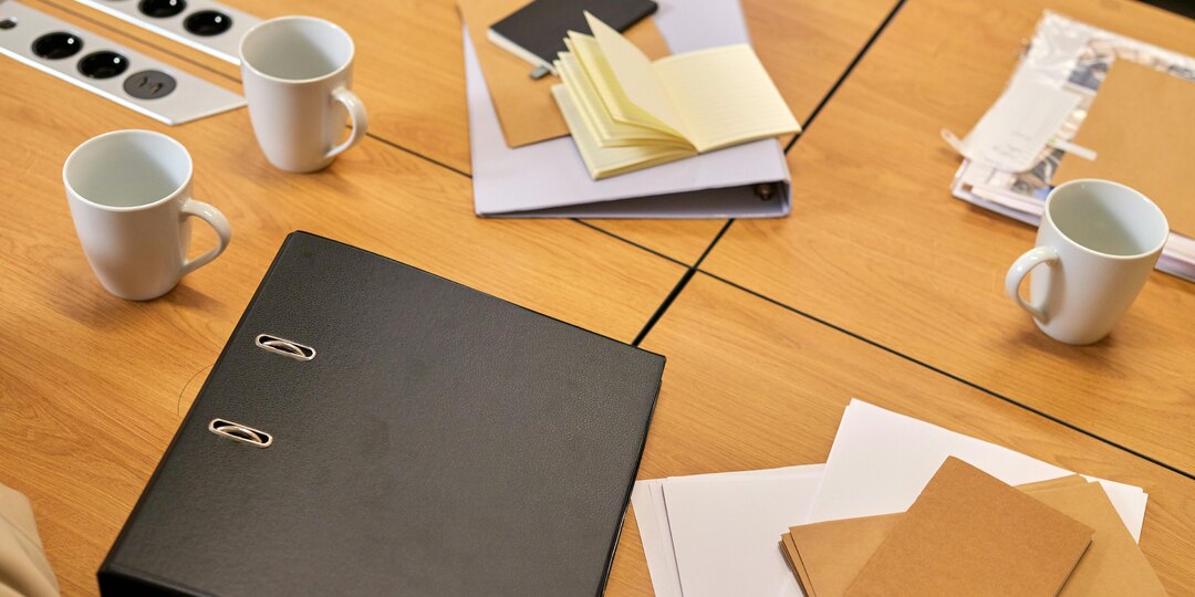 Коллега три недели пугала меня увольнением после больничного