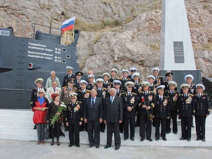     2016 год. Балаклава. Новый памятник подводникам. Фото автора.