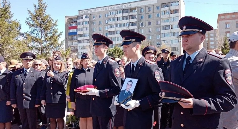 Оренбуржье простилось в убитым полицейским Никитой Гнусиным