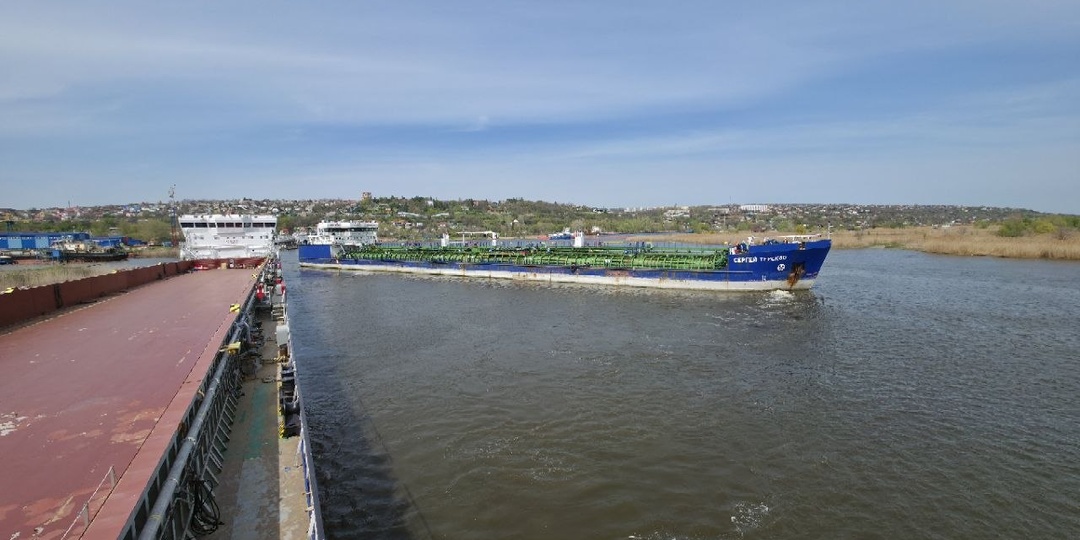 Танкер СЕРГЕЙ ТЕРСКОВ уходит из Аксая