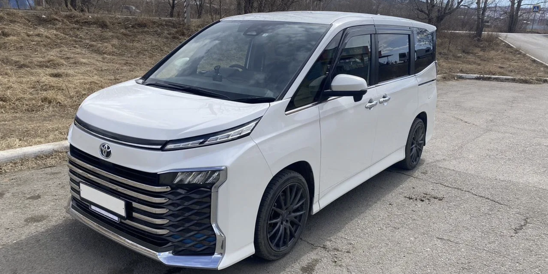 Купил Toyota Voxy (2022 - 58.000 км) с аукциона в Японии: сколько сэкономил и какие подводные камни