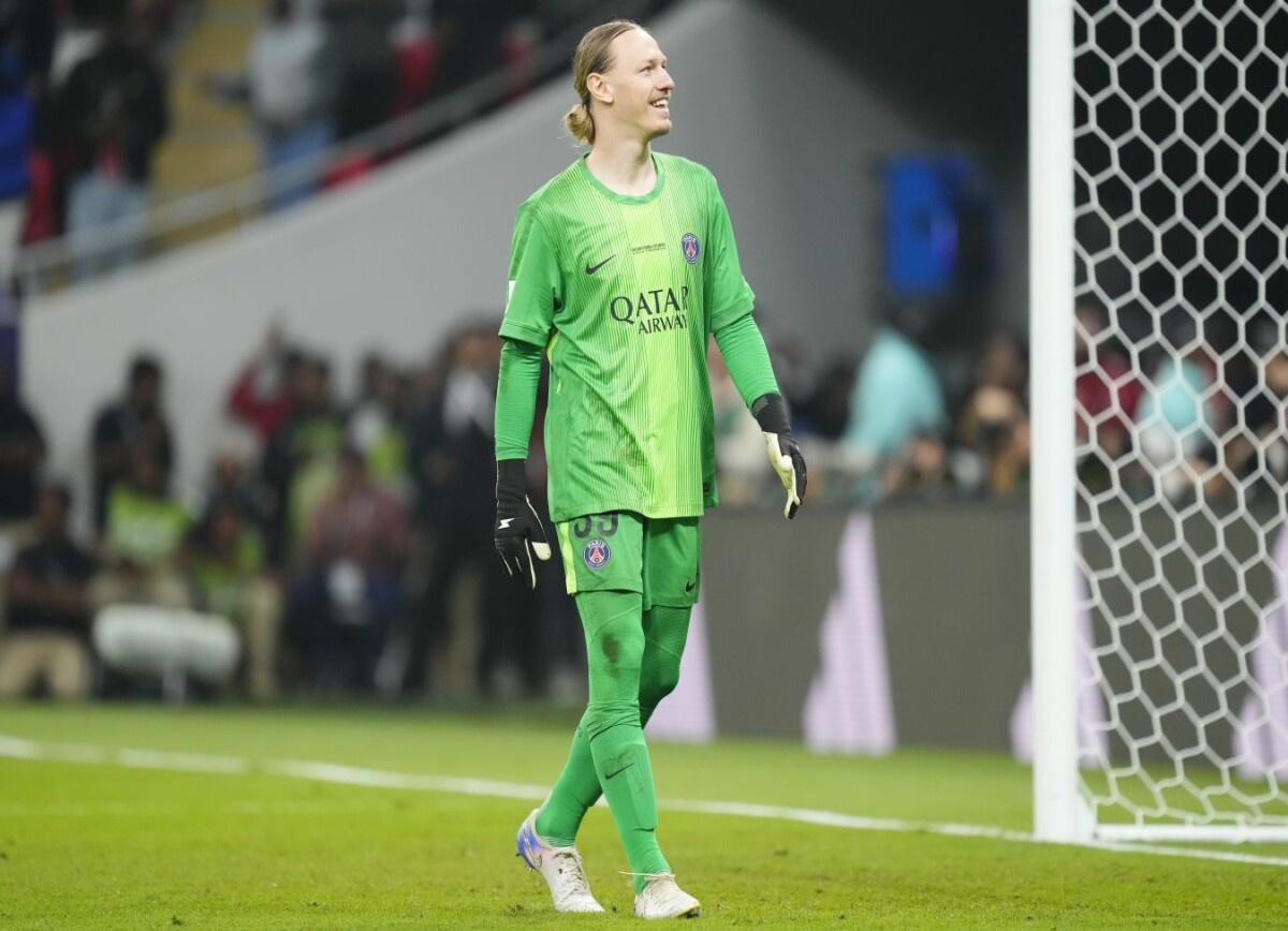     Польские фанаты о ярком сейве Сафонова против «Ливерпуля»: заставляет влюбляться в футбол