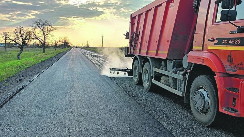 Будут ровные дороги: В Запорожской области ремонтируют и большие магистрали, и пути к поселкам
