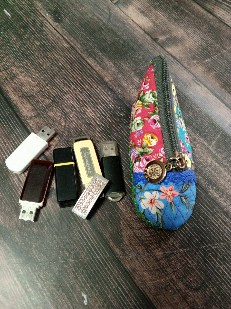 Сумочка лоя флешек