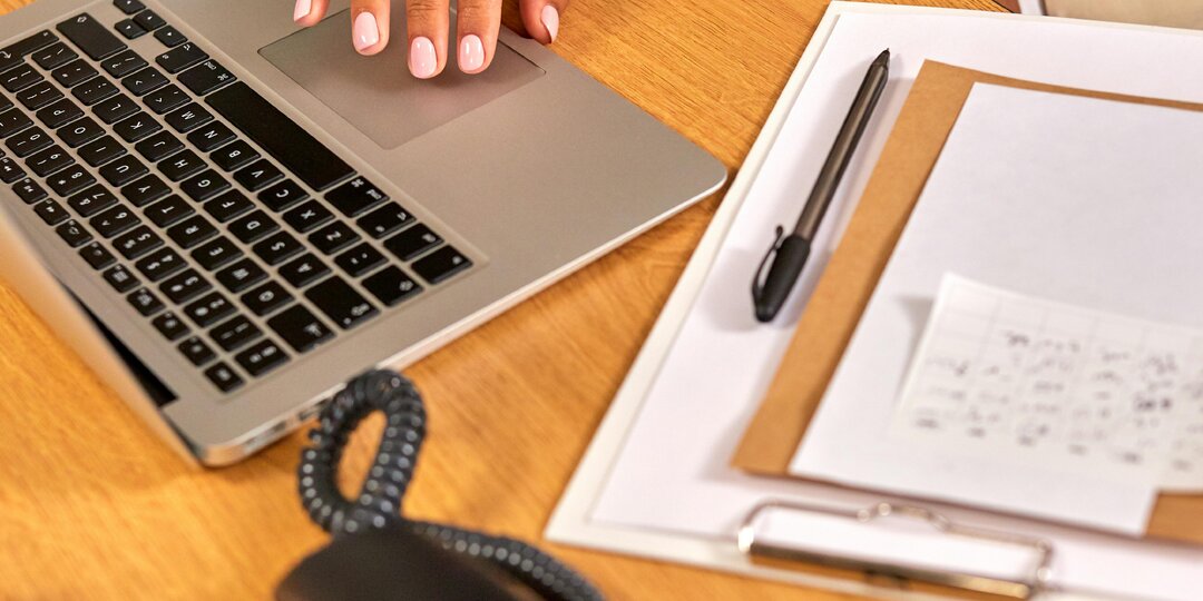 Любовница шефа велела мне учить девочку себе на замену, а я ушла и увела клиентов