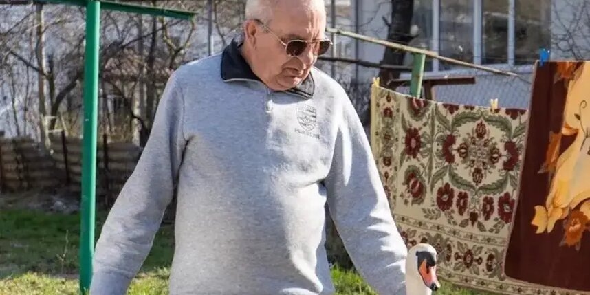    Анатолий Бондаренко и его друг Гоша гуляют каждое утро по Абрау-Дюрсо.из личного архива героя публикации.