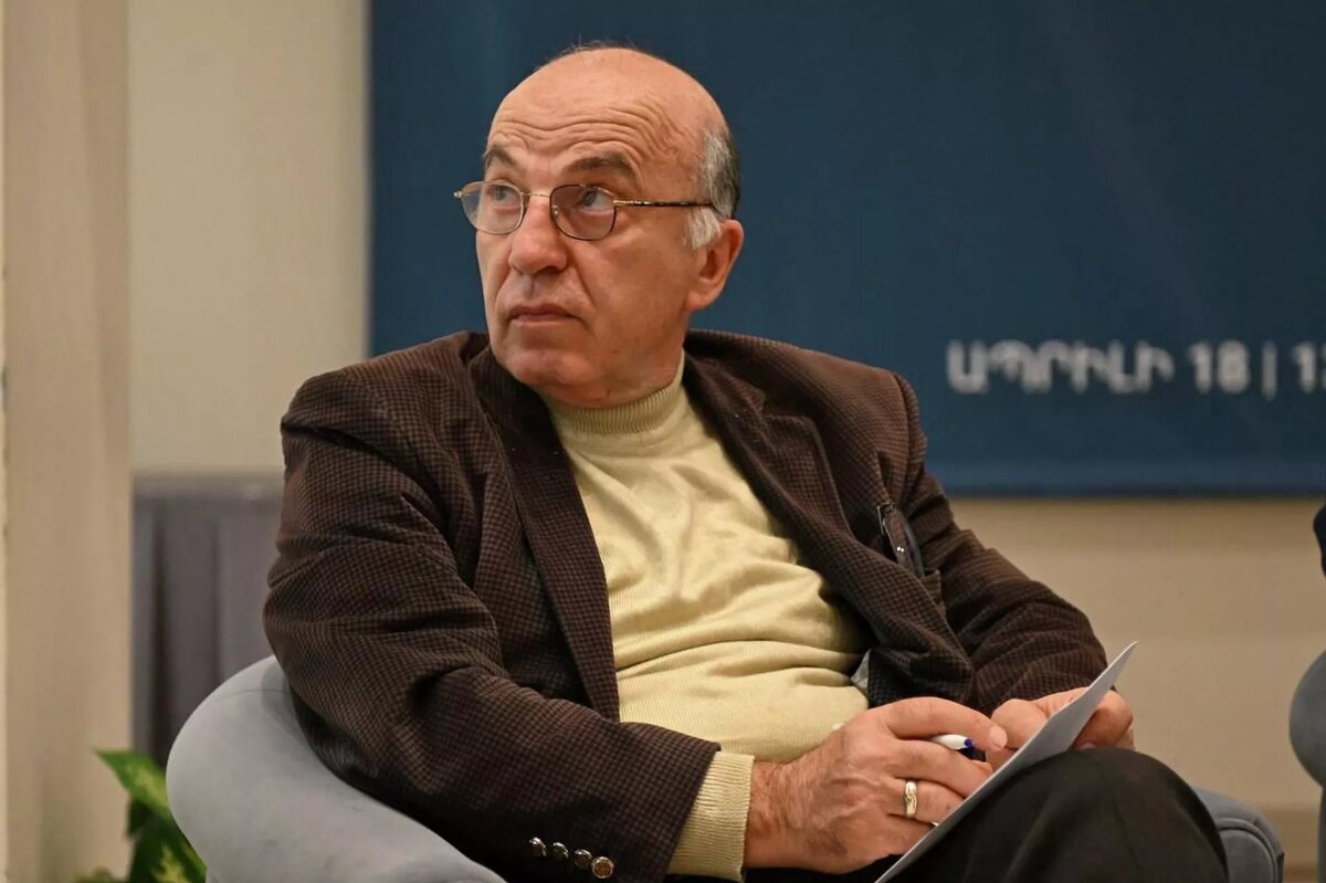 Доктор экономических наук Татул Манасерян на конференции "Геополитические риски, сценарии развития Южного Кавказа и влияние конфликта на Ближнем Востоке" (18 апреля 2026). Еревaн