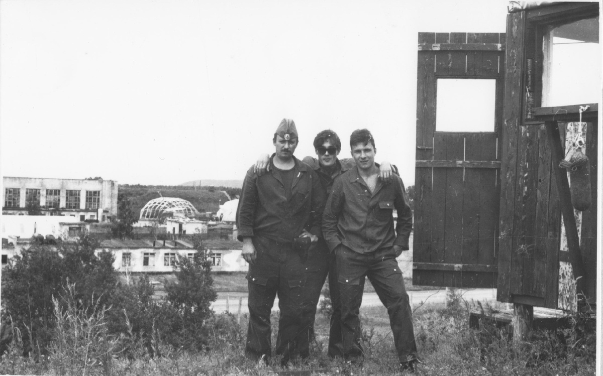 п. Хурба, сиоянка 2 АТО. Зуев Олег, Дмитрий Проаофьев и Алексей Сараев. 1994 год. 