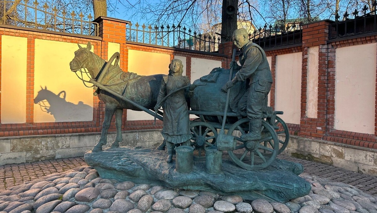    За пределами привычных маршрутов в Казани притаились и другие скульптуры — менее заметные.   inkazan.ru