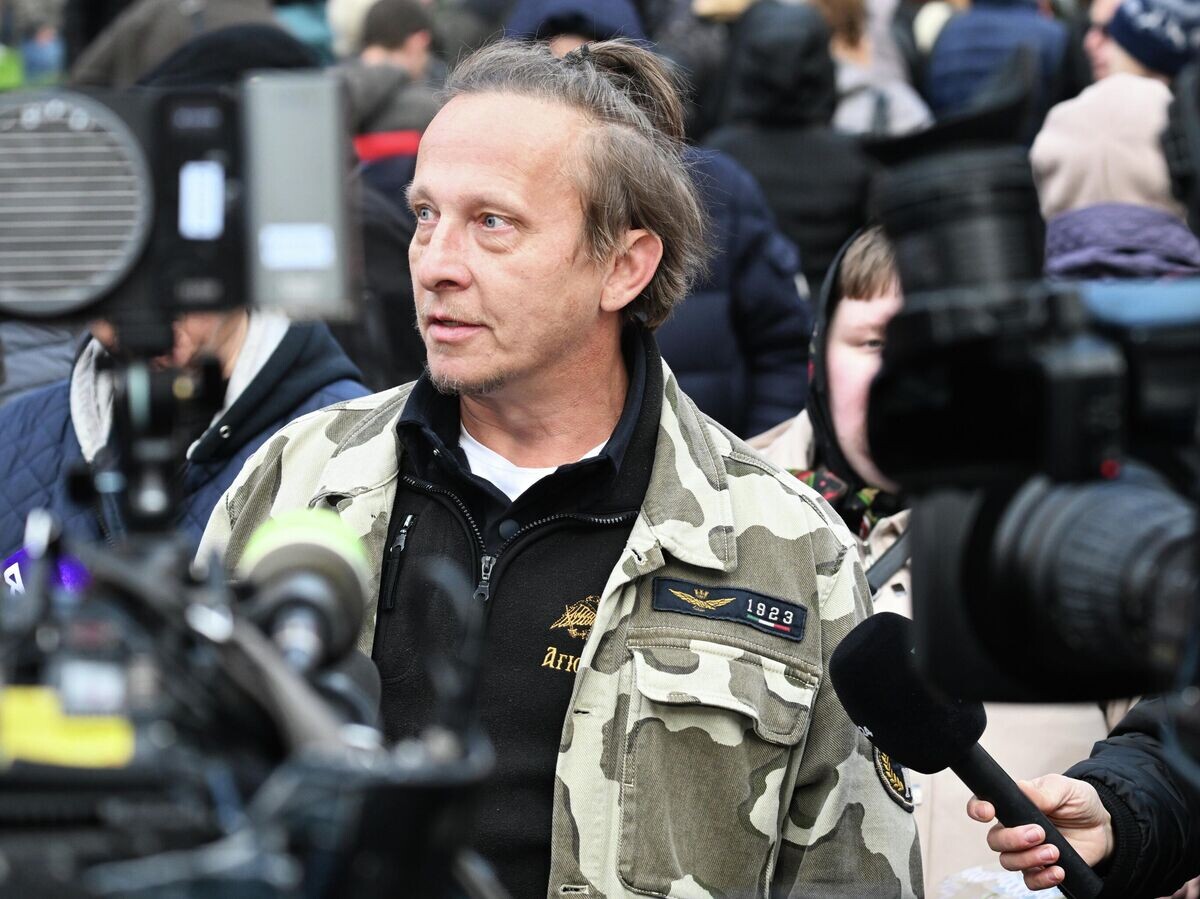    Актер Иван Охлобыстин перед церемонией прощания с режиссером и телеведущим Тиграном Кеосаяном в армянской церкви Святого креста в Москве | © РИА Новости / Максим Блинов