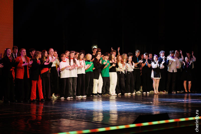    17 апреля во Дворце металлургов прошел финал школьной лиги КВН.