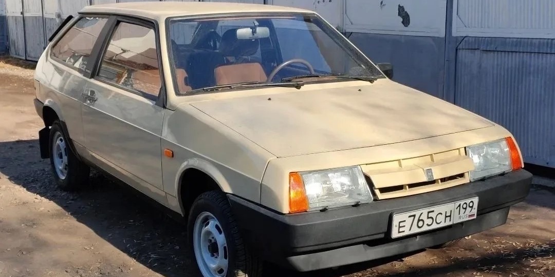 Короткое крыло, длинная память: за что мы до сих пор любим ВАЗ-2108 первых лет