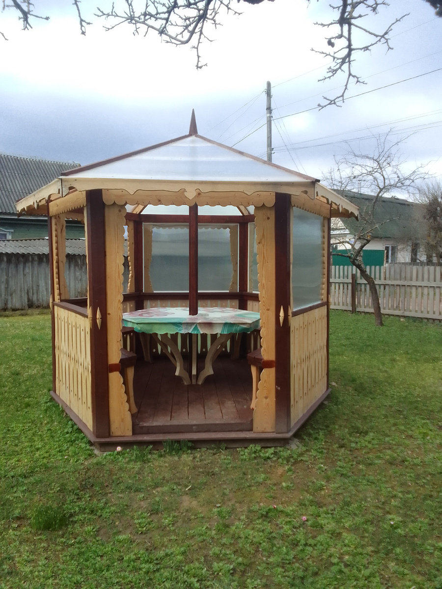 Беседка во дворе мастера