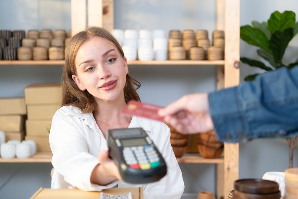    С 1 мая переводы по СБП от физлиц в пользу юрлиц, ИП и самозанятых станут платными. Фото: Ingram Images/Global Look Press