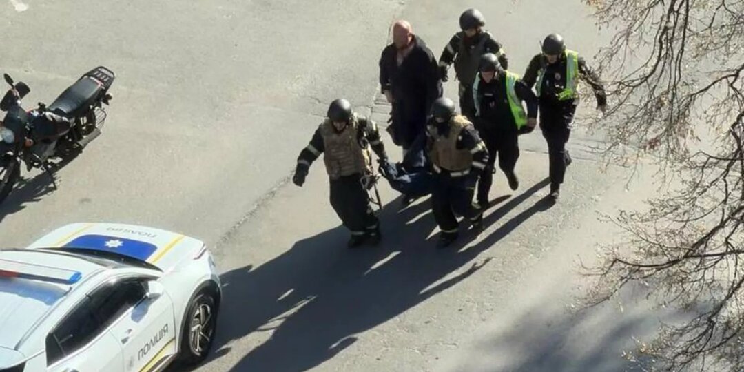 «Уговаривали минут 40»: что известно о стрельбе в Киеве