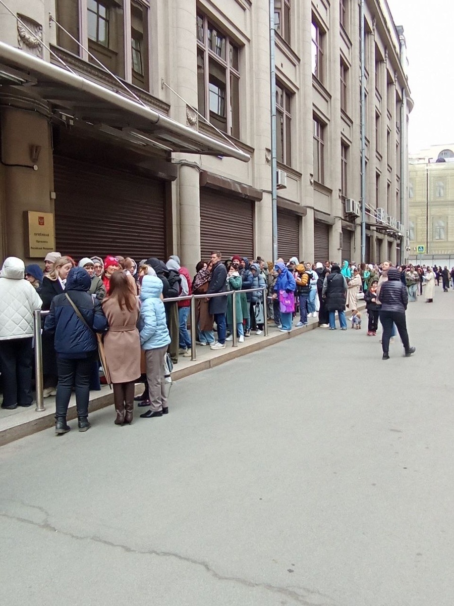 Очередь в Приёмную Президента на подачу обращения в защиту животных