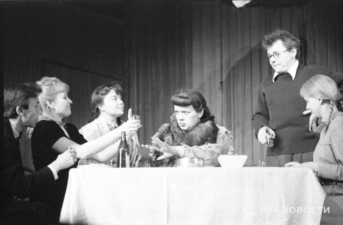 Сцена из спектакля «Вечно живые» театра «Современник», 1970 год © Александр Лобов, РИА Новости