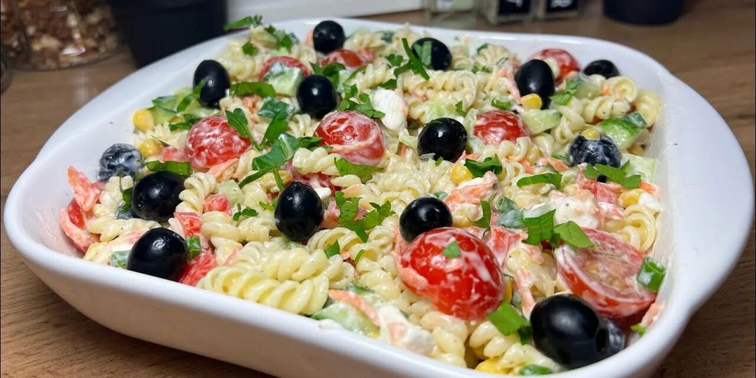 Салат "Солнечный Бриз" с макаронами: Вкус лета в каждой ложке!