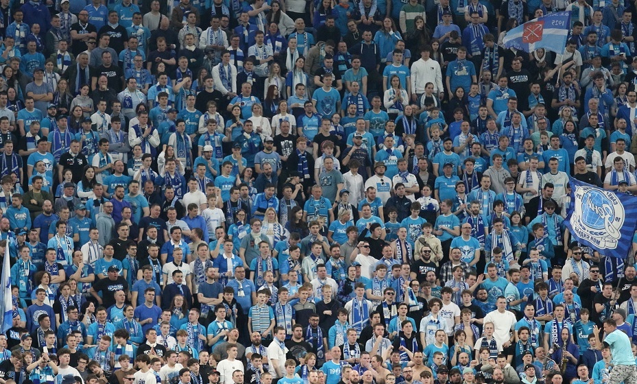    Фанаты «Зенита» в матче Кубка России. Фото: Global Look Press