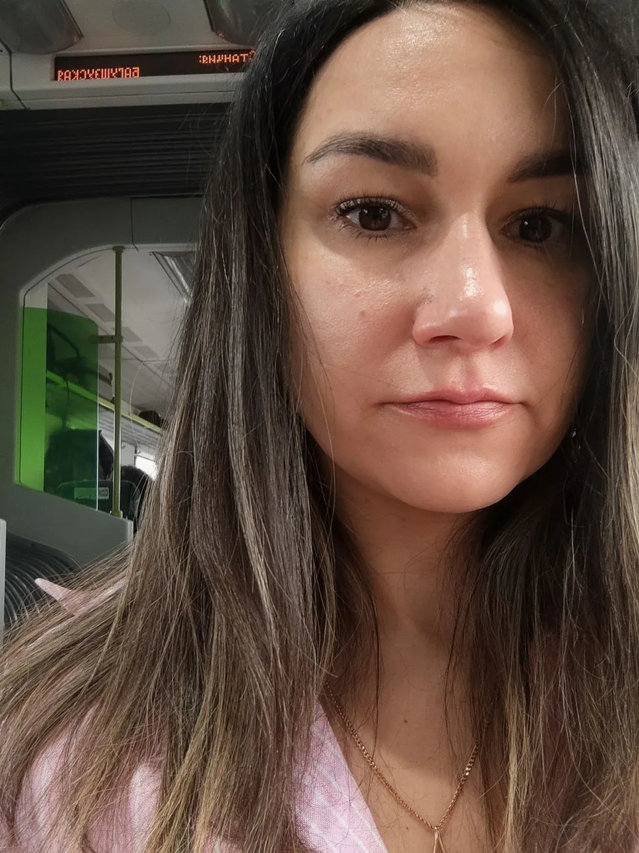 Здесь у меня брови подведены карандашом. Без него всё выглядит намного хуже